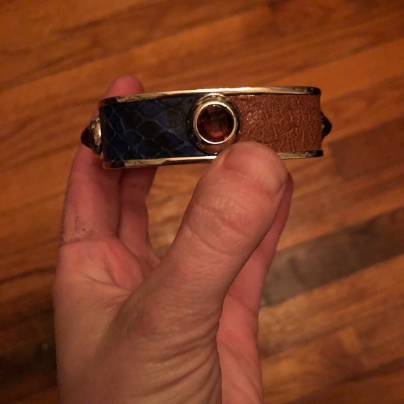 Henri Bendel square shaped silver tone bangle - Picture 5 of 7